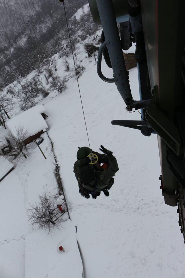 Вертолети на ВВС помагат в Родопите [обновена със снимки и информация]
