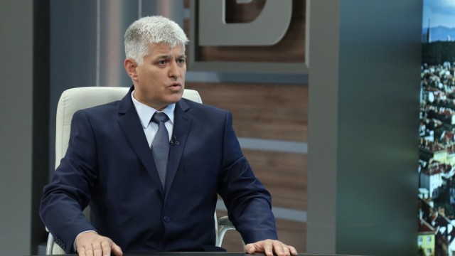 Димитър Стоянов: Инвестирането в старите руски самолети показва политическото клатушкане на България