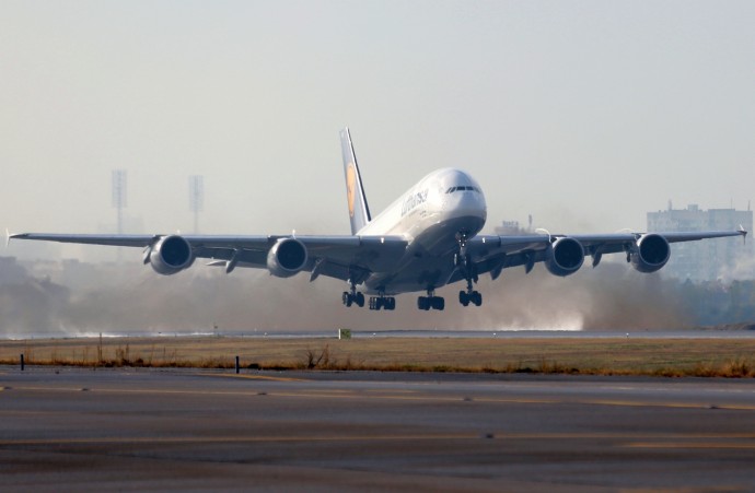 Lufthansa показа A380 в София