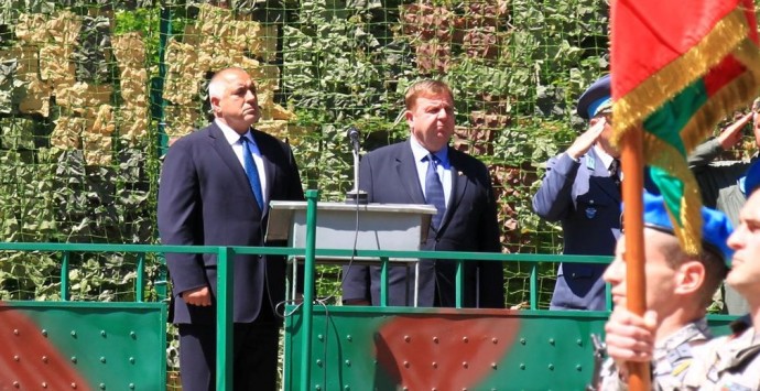 Премиерът обеща в Долна Митрополия 2 млрд. за нова техника, самолетостроене, магистрала до Плевен и нови общежития