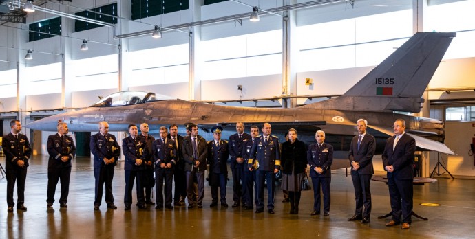 Румъния подписа за още пет португалски F-16