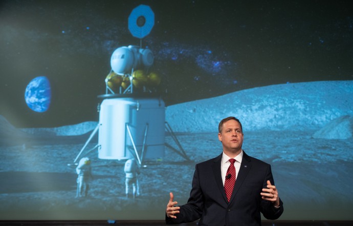NASA възнамерява да прати хора на Луната през 2028 г.