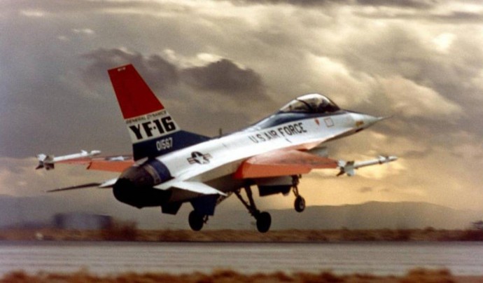 45 години от първия полет на F-16
