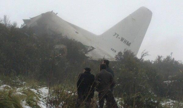 Десетки загинаха при катастрофа на C-130 в Алжир (обновена)