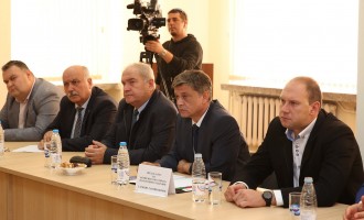 Комисията по отбрана е на посещение в Долна Митрополия