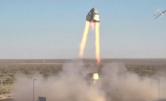 Boeing тества спасителната система на Starliner