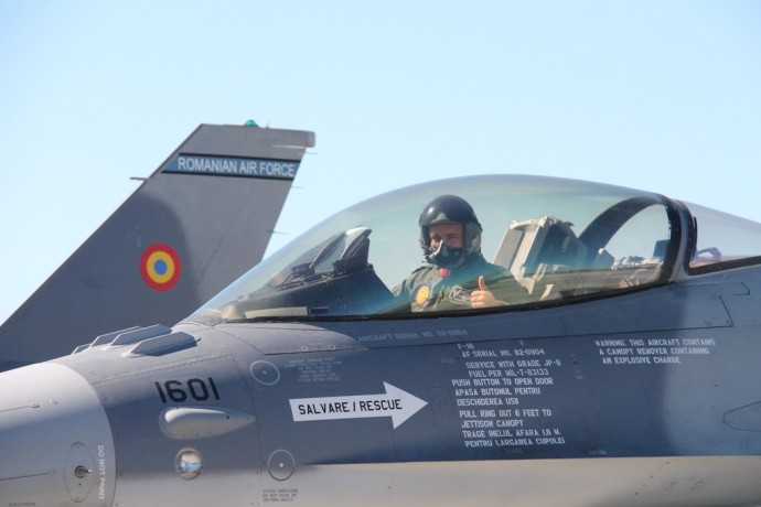 Посланикът на САЩ подчерта, че съседите на България използват F-16