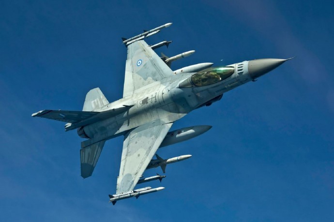 Гърция продължава преговорите за модернизация на част от своите F-16