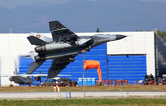 Премиерът Борисов: Ремонтираме МиГ-29 в „Авионамс”
