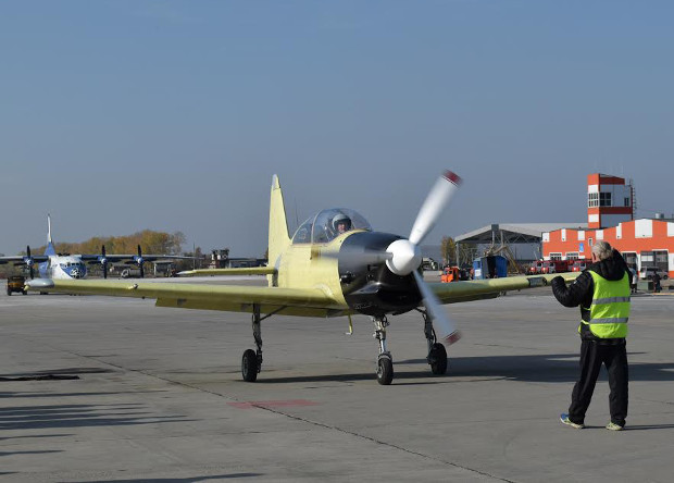 Як-152 изпълни дебютен полет