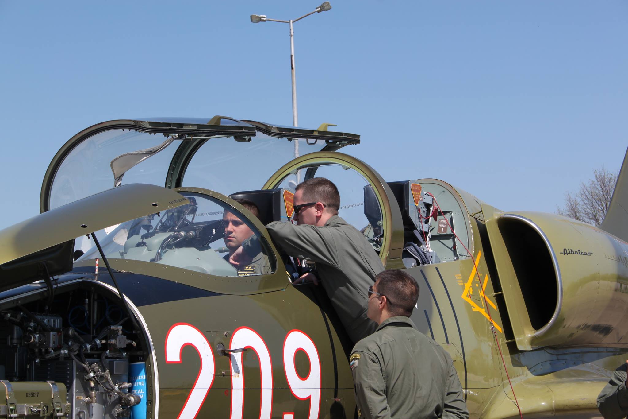 МО даде ремонта на L-39 за българска фирма с украински подизпълнител, но Aero Vodochody заявява, че няма да носи отговорност за ремонтите в Украйна